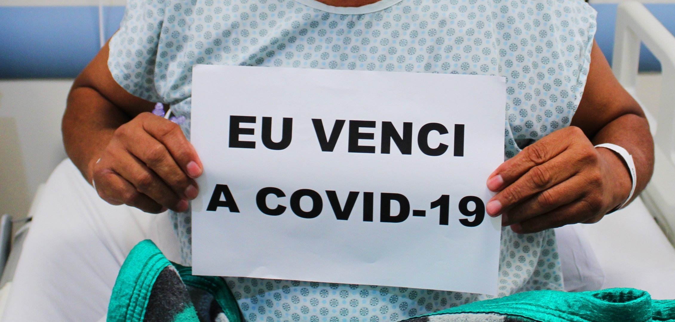 Leia mais sobre o artigo CAMINHONEIRO SE EMOCIONA AO RECEBER ALTA