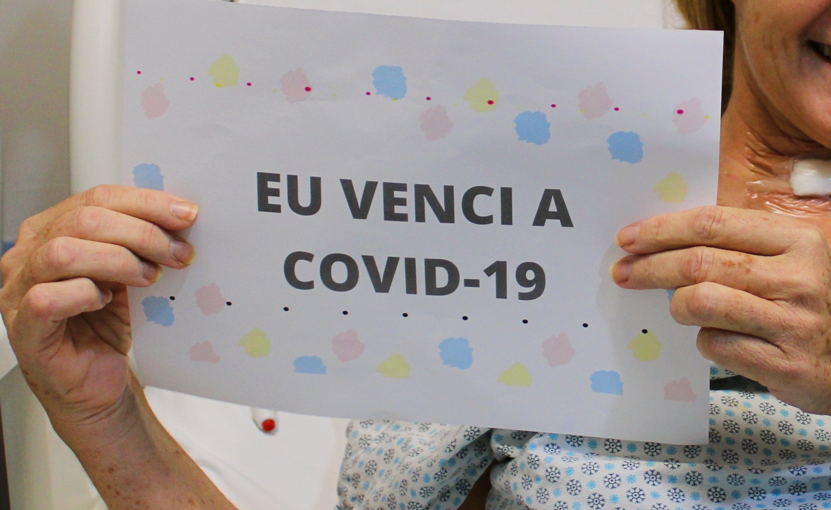 Leia mais sobre o artigo Mulher de 53 anos recebe alta após ficar mais de um mês internada com Covid-19