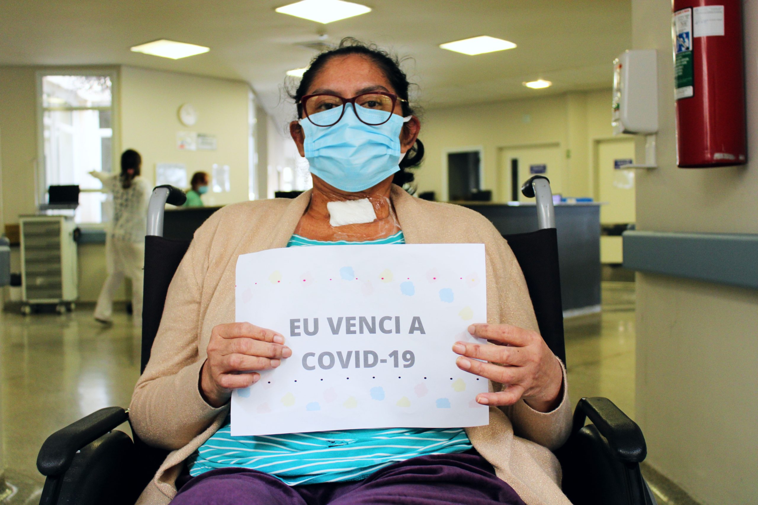 Leia mais sobre o artigo BOLIVIANA DE 46 ANOS RECEBE ALTA APÓS FICAR MAIS DE UM MÊS INTERNADA COM COVID-19
