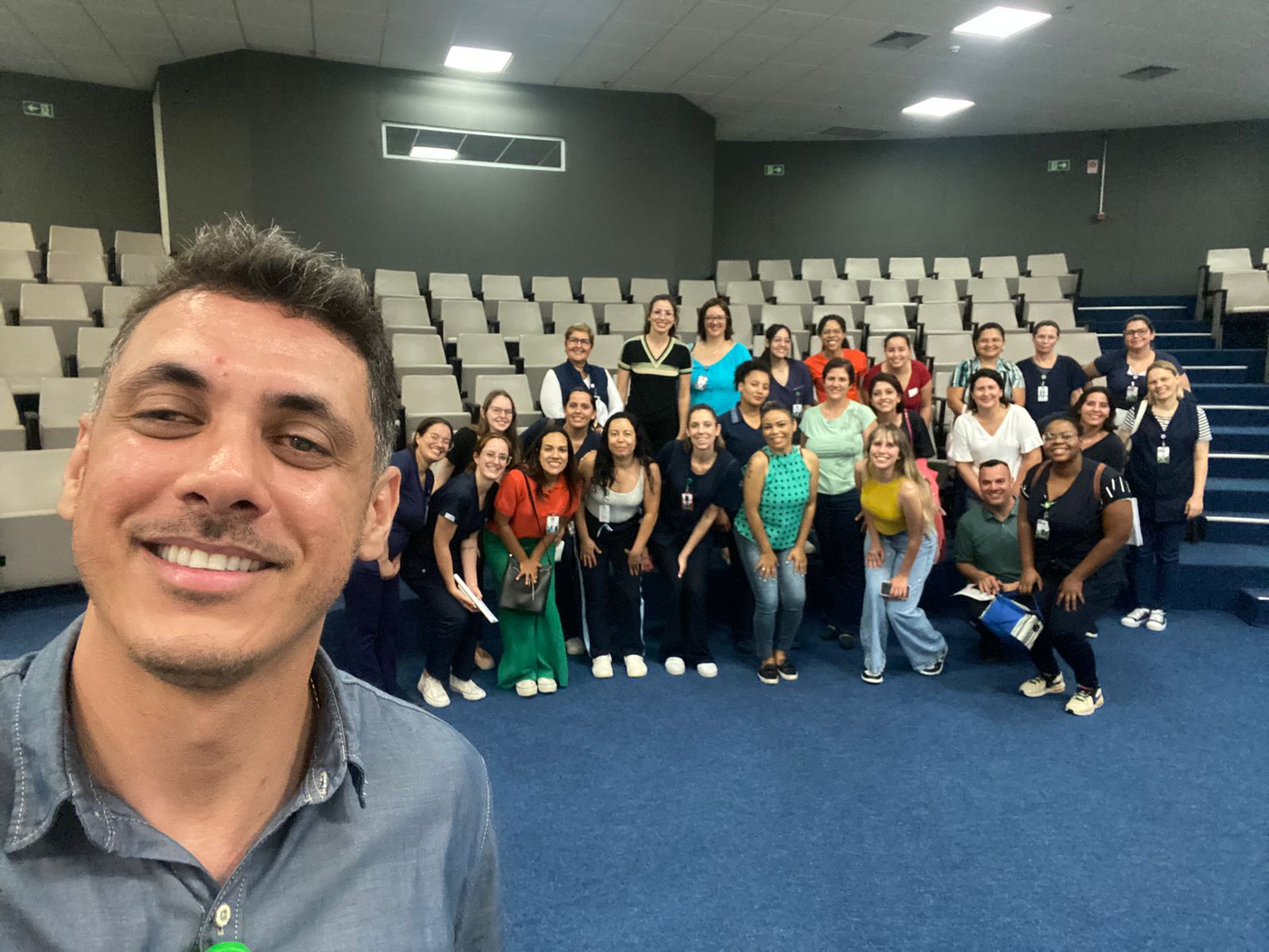 Leia mais sobre o artigo Enfermeiros: a base da cadeia hospitalar