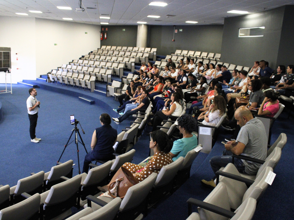Leia mais sobre o artigo Palestra sobre anotações e registros de Enfermagem mobiliza profissionais do HRP-Unicamp