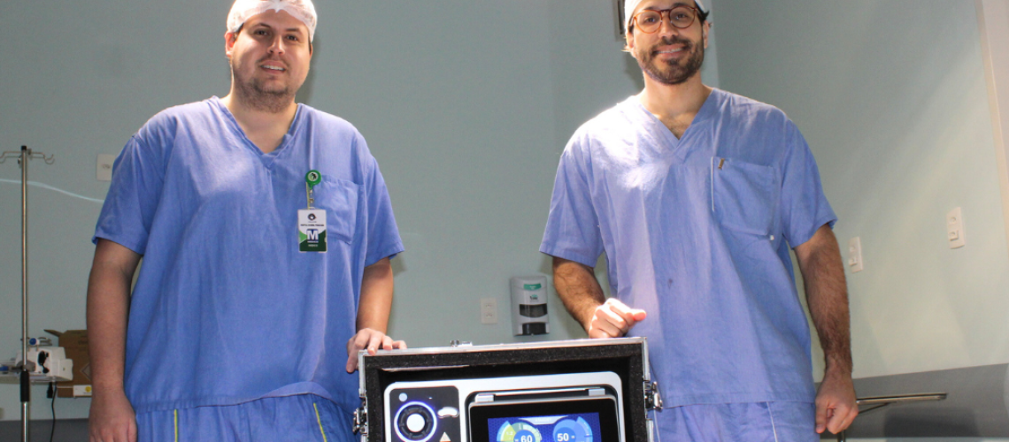 À direita, Dr. Ivan Selegatto ao lado do Dr. Henrique Rabelo Cortines