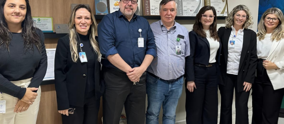 À esquerda, Ana Paula Ramidan, Luciana Garcia, Luiz Pedro Prada Neto,  José Roberto Matos Souza, Lenara Barbieri Carvalho,  Juliana Mazzonetto e Daniele Papa