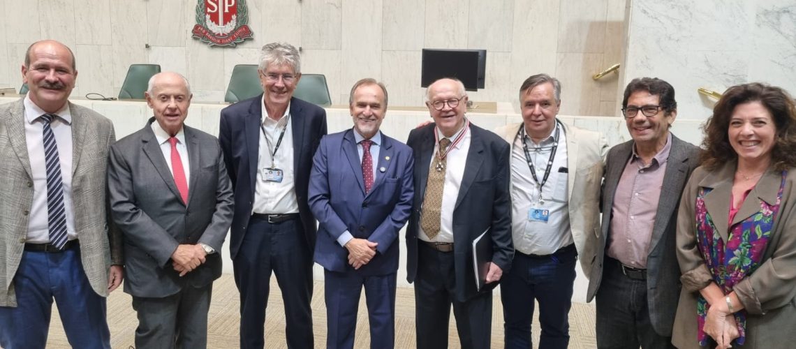 À esquerda, Maurício Etchebehere, Barros Munhoz, João Batista Miranda, Dalben, José Roberto Souza, Jorge Cury e Elba Etchebehere