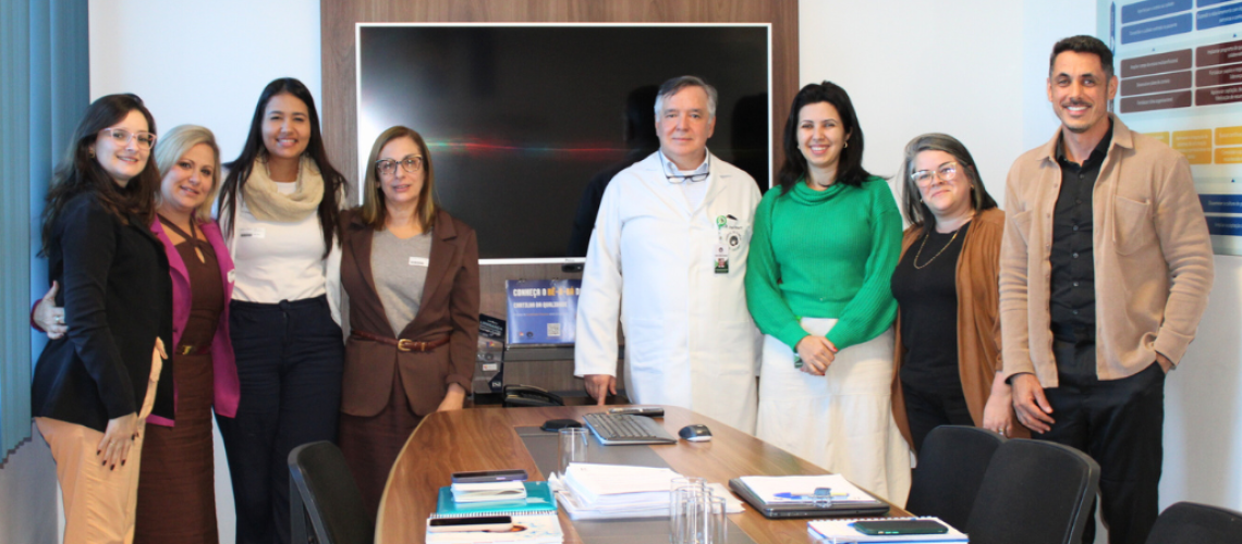 Avaliadoras do QGA e diretoria do HRP-Unicamp, após resultado da manutenção